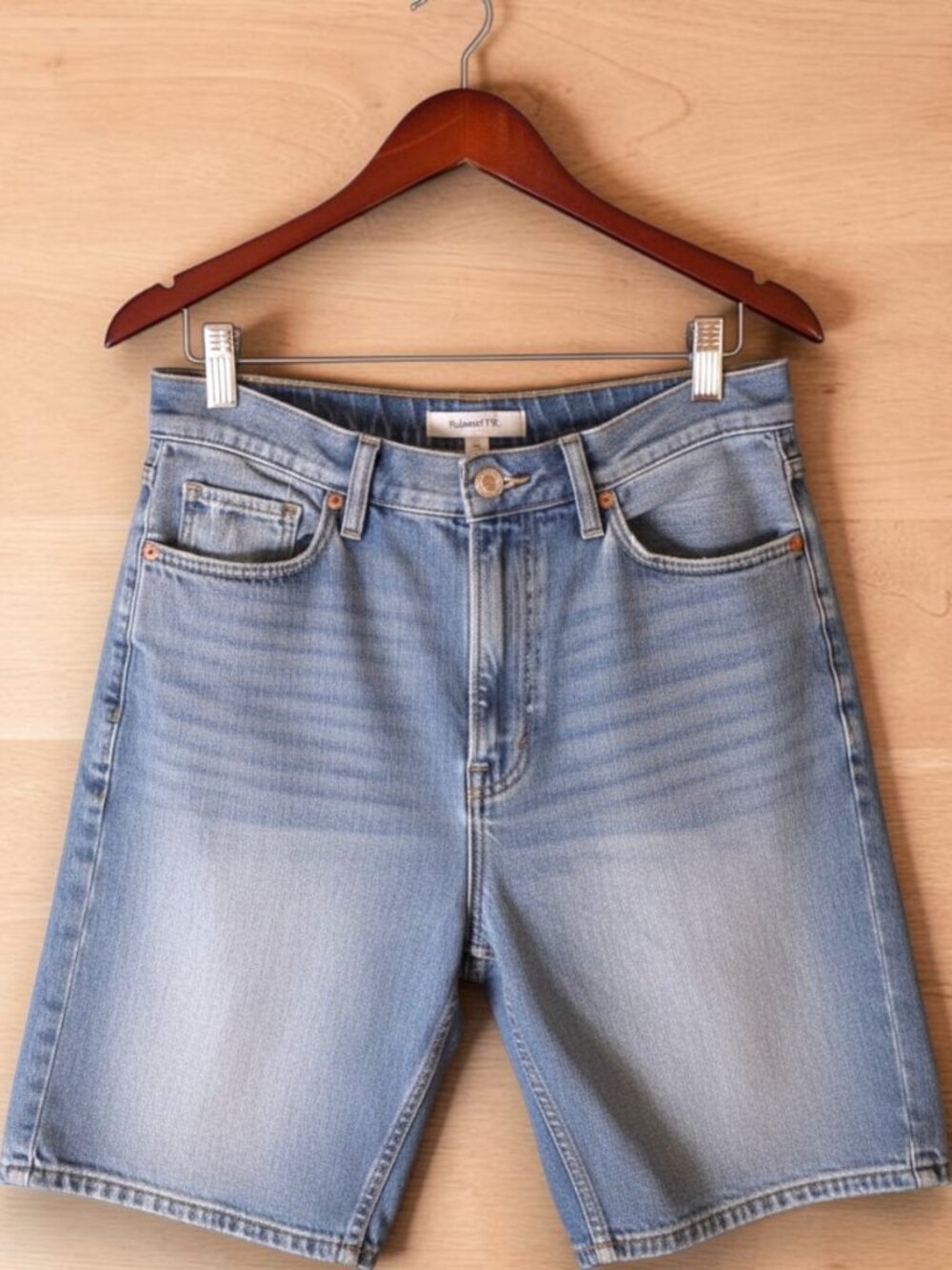 H&M Relaxed Fit Jean Shorts Size 28 – Mid-Wash Vintage Style Denim